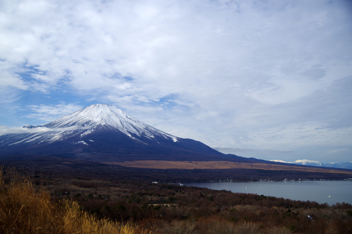 山中湖と富士山を望むパノラマ台からの景色